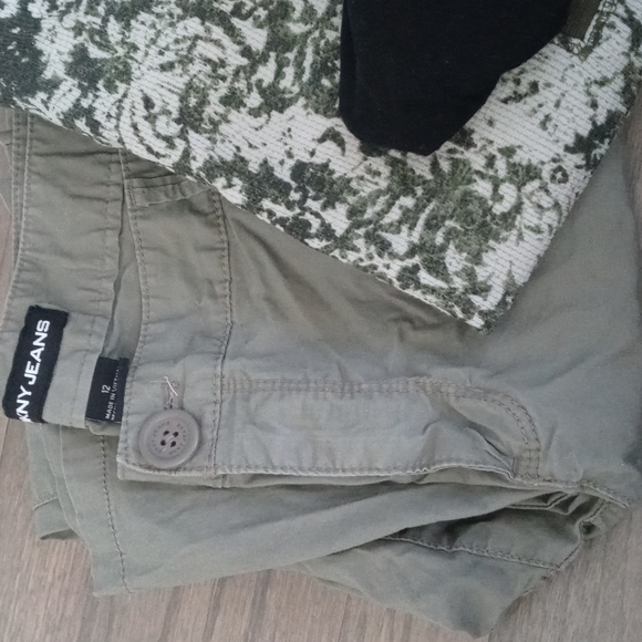 3 items. 1Dkny cargo capris what a deal sz 12.green henly top.blank top - Picture 5 of 15